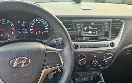 Hyundai Solaris II рестайлинг, 2018 год, 1 500 000 рублей, 20 фотография