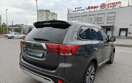 Mitsubishi Outlander III рестайлинг 3, 2020 год, 2 550 000 рублей, 6 фотография