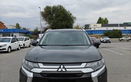Mitsubishi Outlander III рестайлинг 3, 2020 год, 2 550 000 рублей, 9 фотография