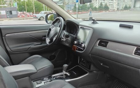 Mitsubishi Outlander III рестайлинг 3, 2020 год, 2 550 000 рублей, 16 фотография