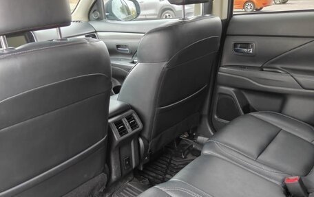 Mitsubishi Outlander III рестайлинг 3, 2020 год, 2 550 000 рублей, 19 фотография
