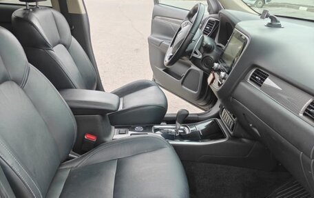 Mitsubishi Outlander III рестайлинг 3, 2020 год, 2 550 000 рублей, 14 фотография