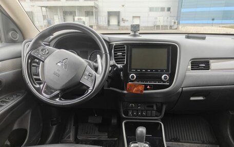 Mitsubishi Outlander III рестайлинг 3, 2020 год, 2 550 000 рублей, 15 фотография