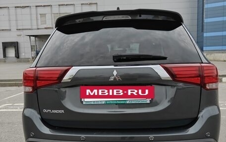 Mitsubishi Outlander III рестайлинг 3, 2020 год, 2 550 000 рублей, 8 фотография