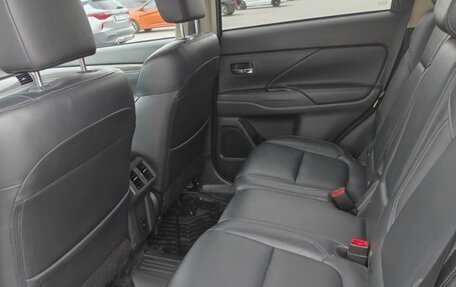 Mitsubishi Outlander III рестайлинг 3, 2020 год, 2 550 000 рублей, 18 фотография