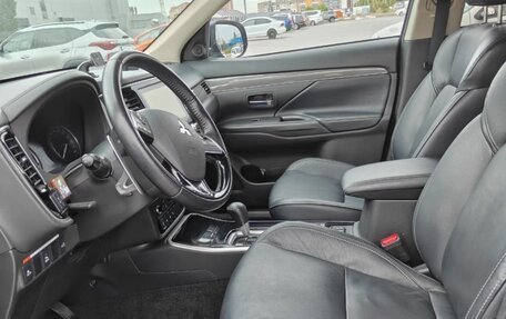 Mitsubishi Outlander III рестайлинг 3, 2020 год, 2 550 000 рублей, 11 фотография