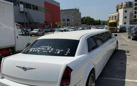 Chrysler 300C II, 2005 год, 650 000 рублей, 8 фотография