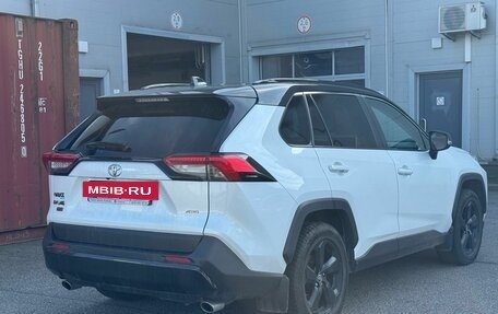 Toyota RAV4, 2021 год, 2 999 000 рублей, 3 фотография
