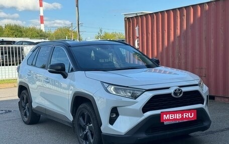 Toyota RAV4, 2021 год, 2 999 000 рублей, 2 фотография