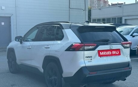 Toyota RAV4, 2021 год, 2 999 000 рублей, 4 фотография
