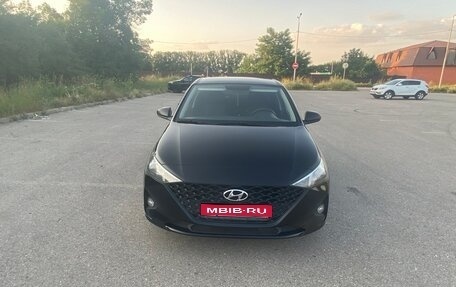 Hyundai Solaris II рестайлинг, 2022 год, 1 500 000 рублей, 1 фотография
