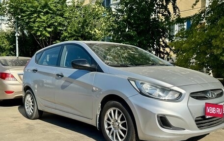 Hyundai Solaris II рестайлинг, 2013 год, 900 000 рублей, 1 фотография