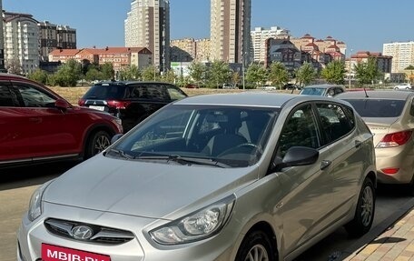 Hyundai Solaris II рестайлинг, 2013 год, 900 000 рублей, 2 фотография