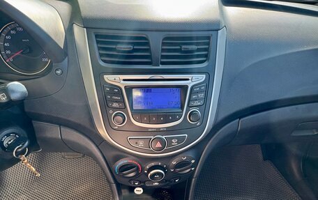 Hyundai Solaris II рестайлинг, 2013 год, 900 000 рублей, 8 фотография