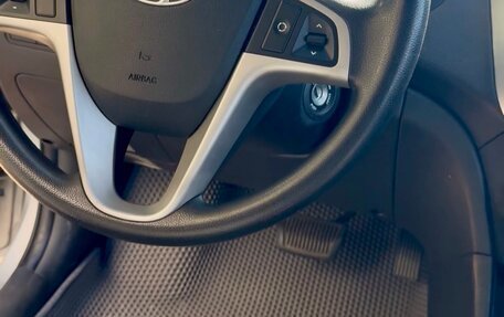 Hyundai Solaris II рестайлинг, 2013 год, 900 000 рублей, 13 фотография