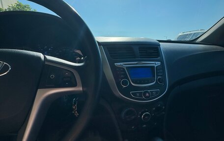 Hyundai Solaris II рестайлинг, 2013 год, 900 000 рублей, 9 фотография