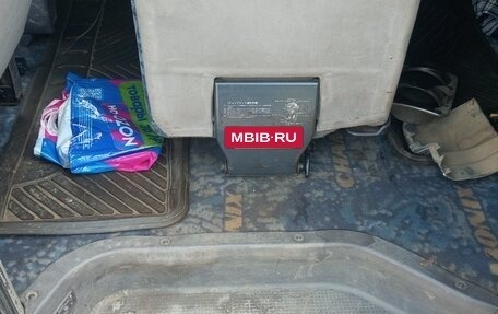 Mitsubishi Delica IV, 1999 год, 1 330 000 рублей, 5 фотография