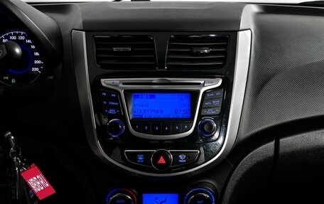 Hyundai Solaris II рестайлинг, 2013 год, 855 000 рублей, 16 фотография