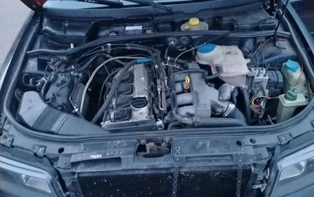 Audi A4, 1999 год, 349 999 рублей, 11 фотография