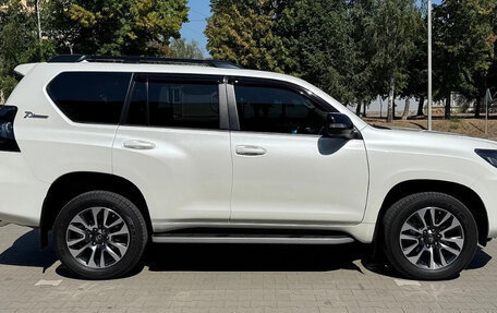 Toyota Land Cruiser Prado 150 рестайлинг 2, 2021 год, 5 350 000 рублей, 2 фотография