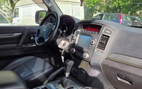 Mitsubishi Pajero IV, 2011 год, 2 200 000 рублей, 28 фотография