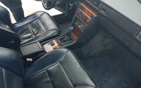 Mercedes-Benz E-Класс, 1994 год, 330 000 рублей, 6 фотография