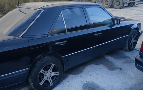 Mercedes-Benz E-Класс, 1994 год, 330 000 рублей, 5 фотография