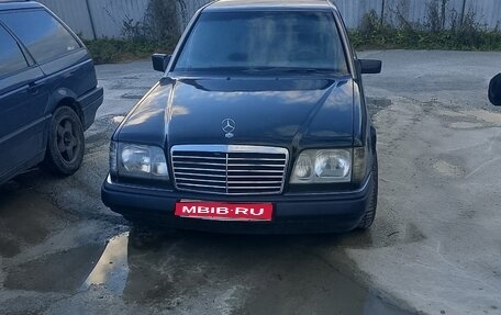 Mercedes-Benz E-Класс, 1994 год, 330 000 рублей, 1 фотография