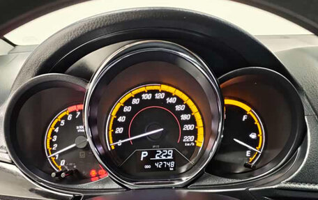 Toyota Yaris XP150 рестайлинг, 2023 год, 1 220 000 рублей, 13 фотография