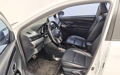 Toyota Yaris XP150 рестайлинг, 2023 год, 1 220 000 рублей, 12 фотография