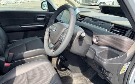 Honda Freed II, 2023 год, 1 300 000 рублей, 5 фотография