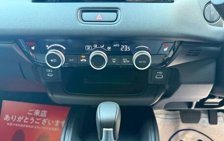 Honda Vezel, 2022 год, 1 270 000 рублей, 12 фотография