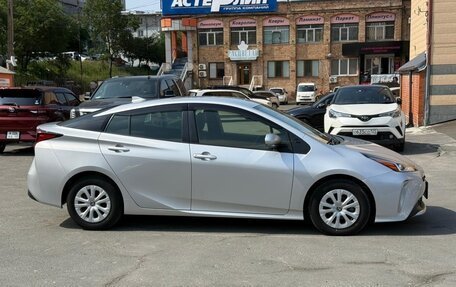 Toyota Prius IV XW50, 2022 год, 1 550 000 рублей, 5 фотография