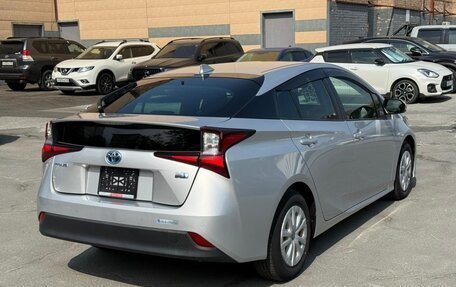 Toyota Prius IV XW50, 2022 год, 1 550 000 рублей, 8 фотография