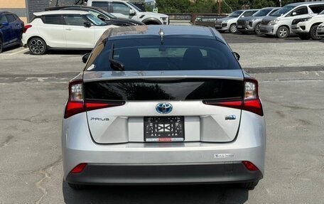 Toyota Prius IV XW50, 2022 год, 1 550 000 рублей, 7 фотография