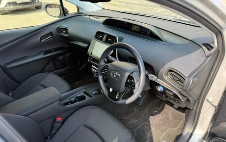 Toyota Prius IV XW50, 2022 год, 1 550 000 рублей, 13 фотография
