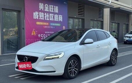 Volvo V40 II рестайлинг, 2018 год, 1 768 000 рублей, 1 фотография