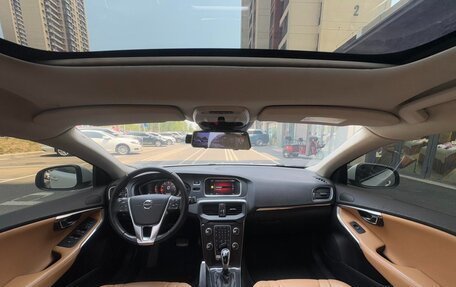 Volvo V40 II рестайлинг, 2018 год, 1 768 000 рублей, 8 фотография