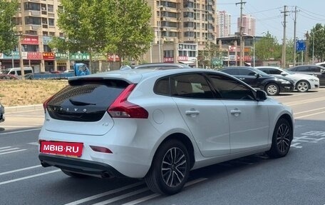 Volvo V40 II рестайлинг, 2018 год, 1 768 000 рублей, 4 фотография