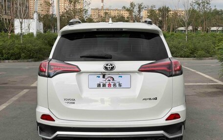 Toyota RAV4, 2019 год, 2 250 000 рублей, 5 фотография