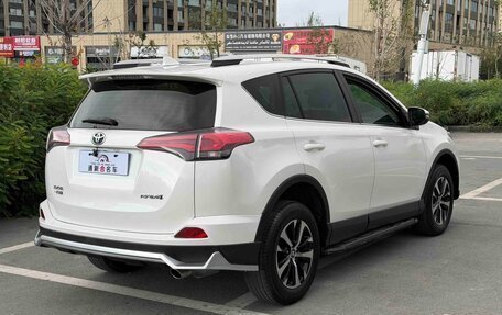 Toyota RAV4, 2019 год, 2 250 000 рублей, 4 фотография