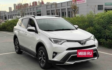 Toyota RAV4, 2019 год, 2 250 000 рублей, 3 фотография