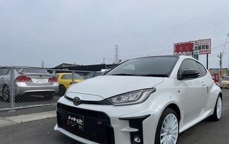 Toyota Yaris, 2022 год, 1 600 000 рублей, 1 фотография