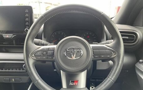 Toyota Yaris, 2022 год, 1 600 000 рублей, 10 фотография