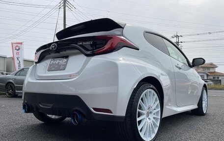 Toyota Yaris, 2022 год, 1 600 000 рублей, 8 фотография