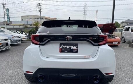 Toyota Yaris, 2022 год, 1 600 000 рублей, 7 фотография