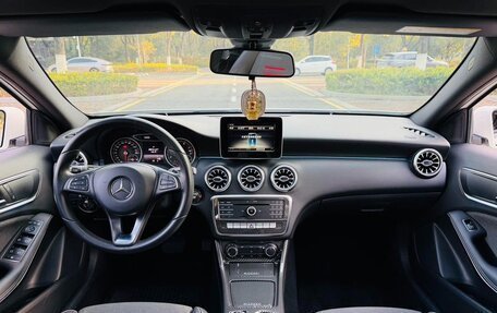 Mercedes-Benz A-Класс, 2017 год, 1 450 000 рублей, 3 фотография