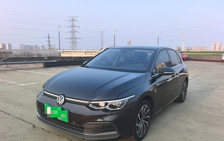 Volkswagen Golf VIII, 2021 год, 1 740 000 рублей, 1 фотография