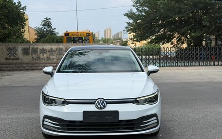 Volkswagen Golf VIII, 2021 год, 1 820 000 рублей, 2 фотография