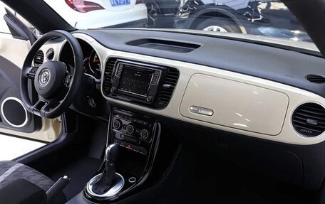 Volkswagen Beetle, 2019 год, 2 377 000 рублей, 15 фотография